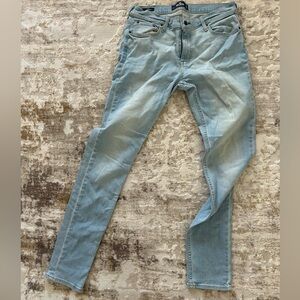Hollister Men’s skinny jean
34x36